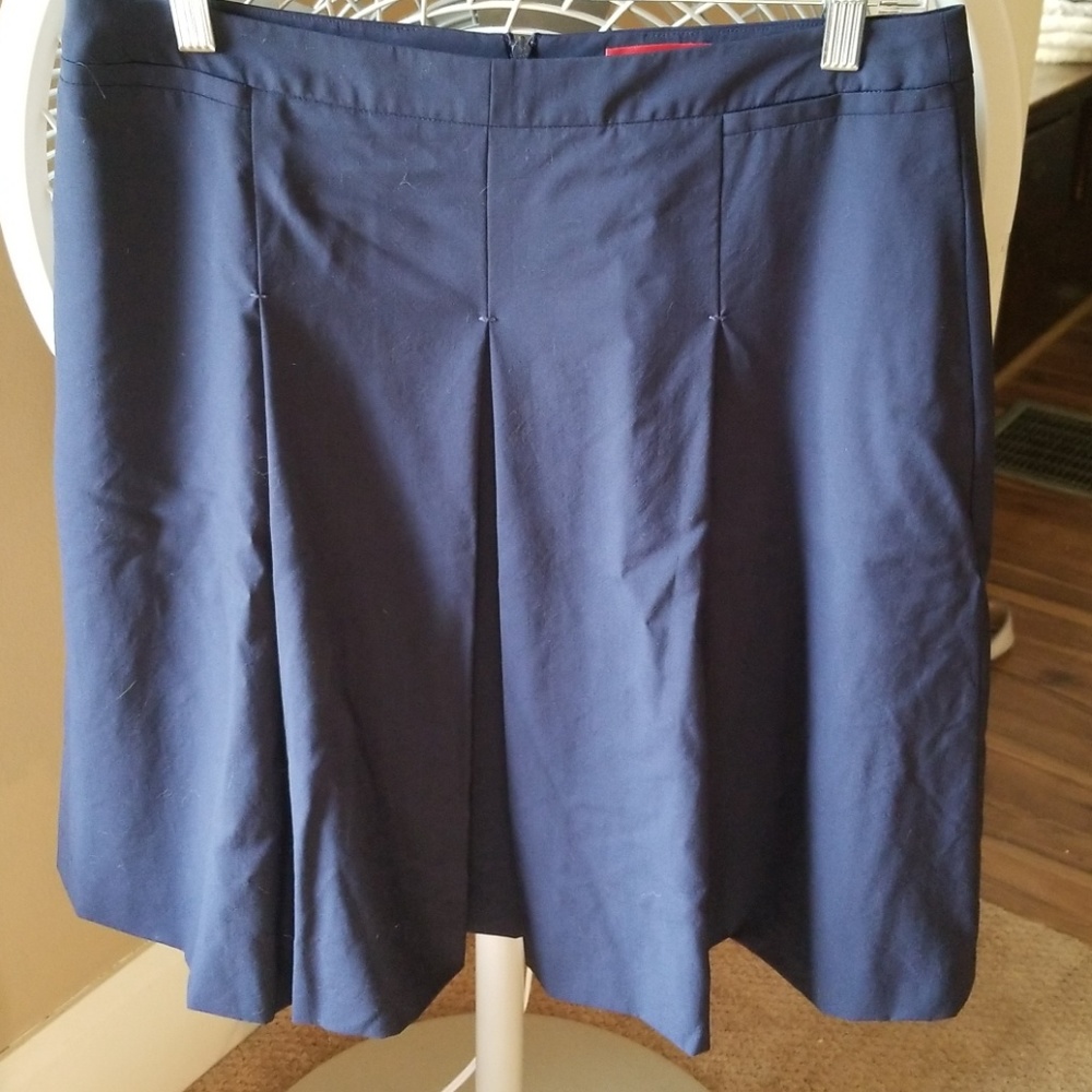 Hugo Boss Navy Pleated Skirt sz. 10